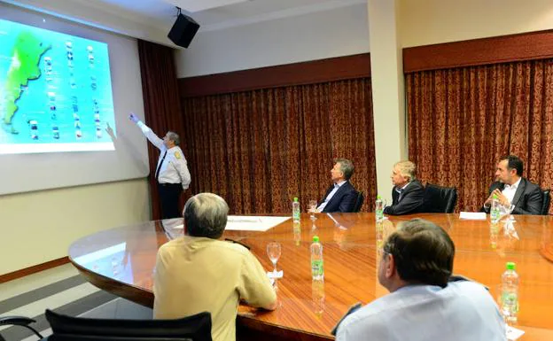 Imagen de achivo con Macri en una reunión sobre el submarino. 