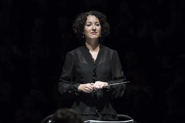 La directora de la Orquesta Filarmónica de la Universitat de València, Beatriz Fernández. 