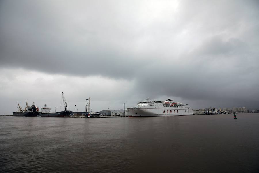 La Autoridad Portuaria de Valencia decide cerrar el puerto de Gandia por el temporal.