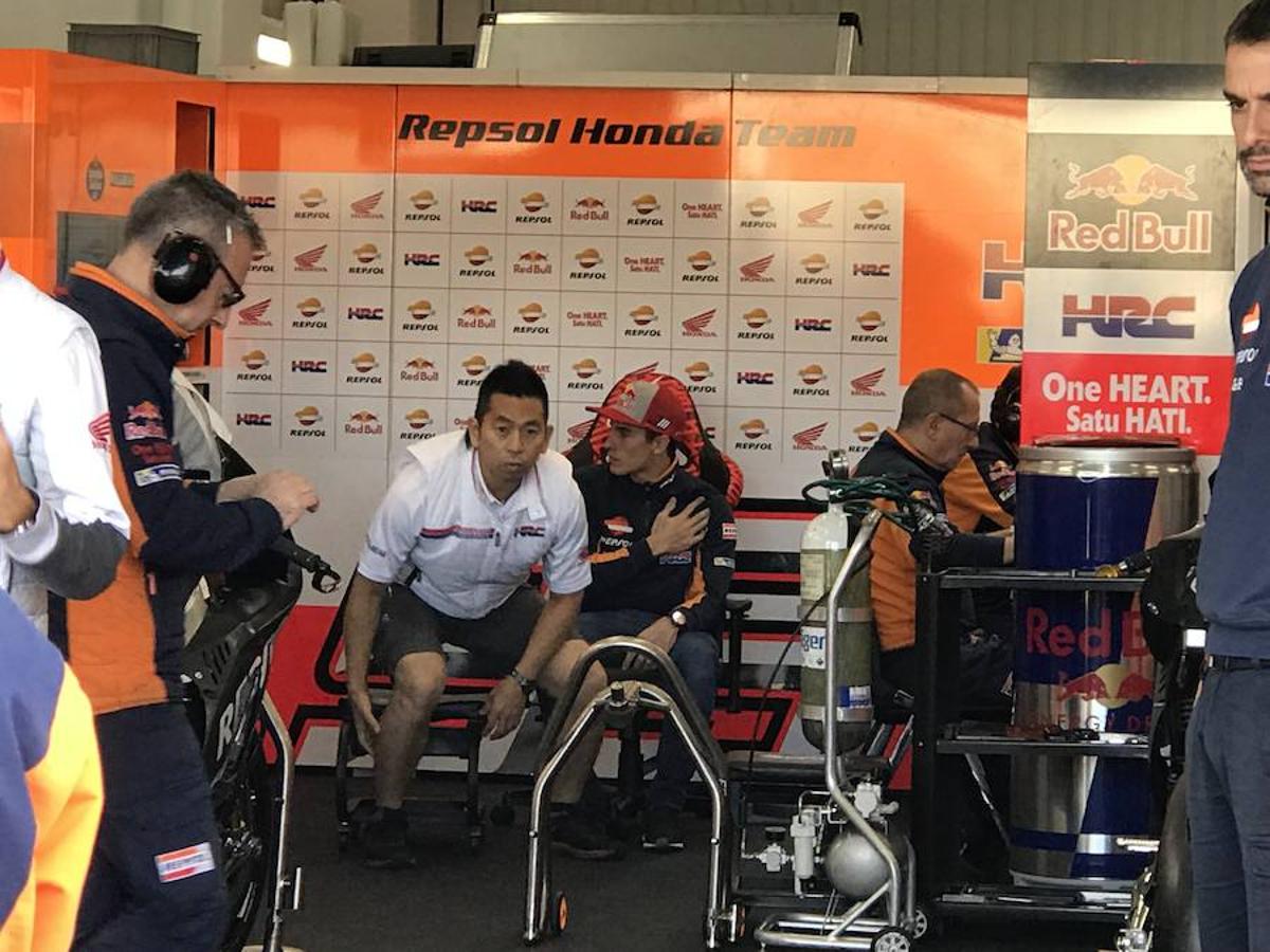 Fotos: Lorenzo ya rueda con Repsol Honda en Cheste