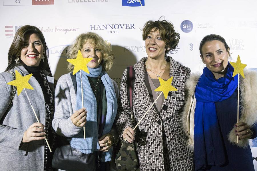 La Fundación Pequeño Deseo organizó su primer 'Encuentro Solidario' y lo hizo en Àtic, en el Palau Alameda. Carles Villeta ejerció de maestro de ceremonias en una fiesta a la que acudieron representantes del mundo socioeconómico y cultural valenciano.Marta Miró, de la Fundación Pequeño Deseo, Pepe Fernández de Palau Alameda y Laura Gallego de Valencia Excellence fueron los anfitriones..