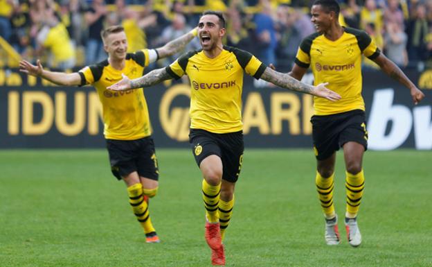 Paco Alcácer celebra uno de sus goles con el Borussia Dortmund.