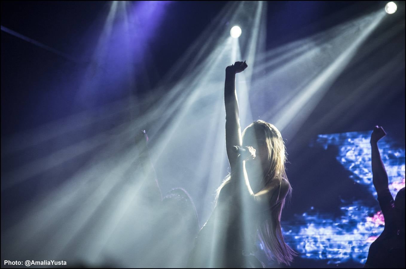 La cantante Lola Indigo, ex concursante de 'Operación Triunfo' ('OT ') y de 'Fama' en dos ediciones y también de 'Tu cara me suena' ofreció un concierto en la Sala Repvblicca de Valencia.