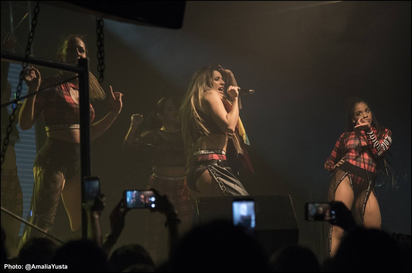 La cantante Lola Indigo, ex concursante de 'Operación Triunfo' ('OT ') y de 'Fama' en dos ediciones y también de 'Tu cara me suena' ofreció un concierto en la Sala Repvblicca de Valencia.