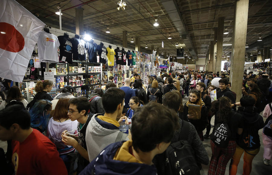 El fin de semana se celebra Salón del Manga de Valencia, un evento que nació con la intención de acercar a los asistentes los diversos aspectos de la cultura japonesa, sin olvidarse de los videojuegos, el manga y el anime.