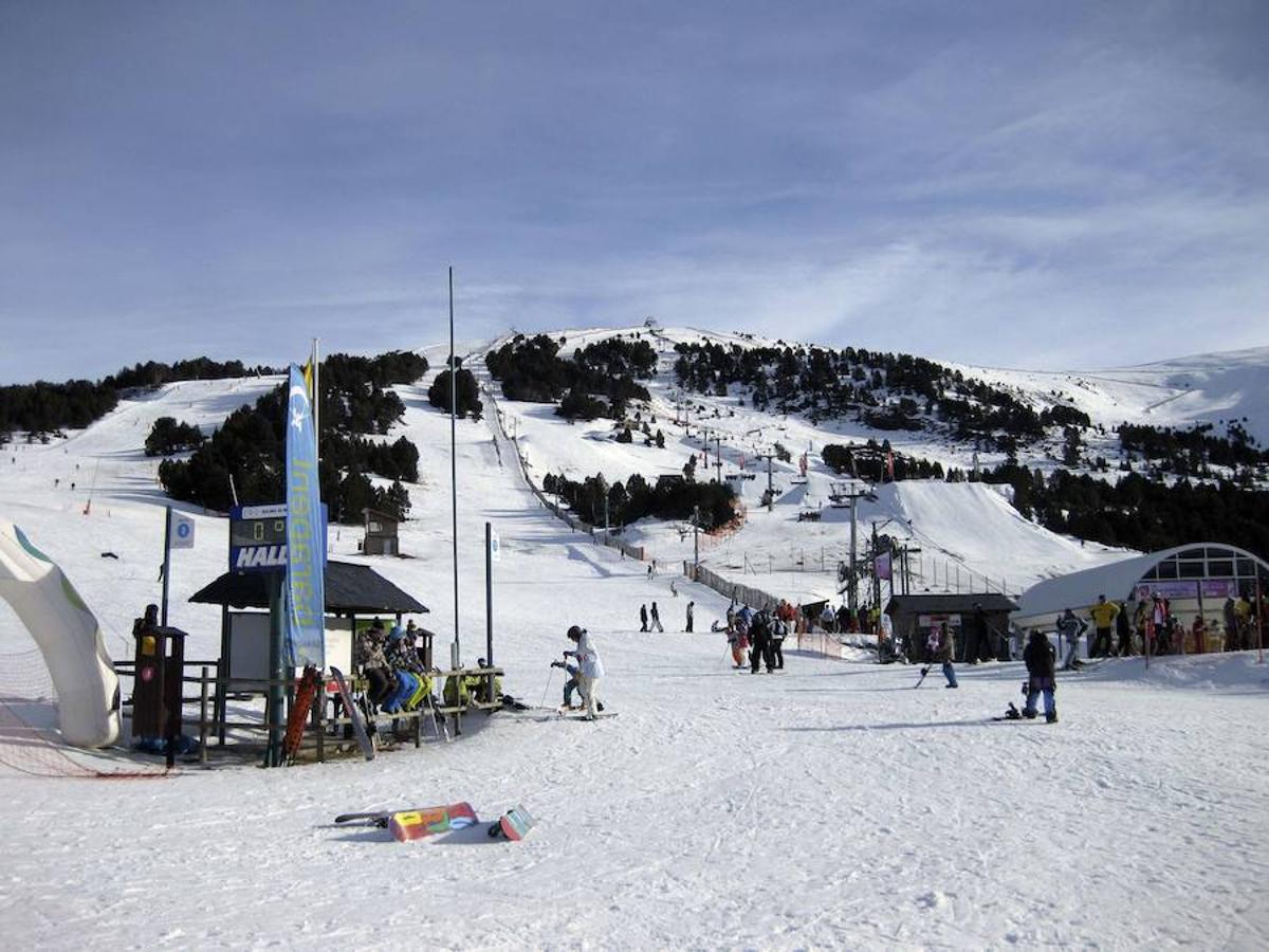 Grandvalira, según el portal, es sinónimo de garantía en cuanto a la calidad de la nieve y de un buen puñado de kilómetros de esquí, más de 200 para ser exactos. 