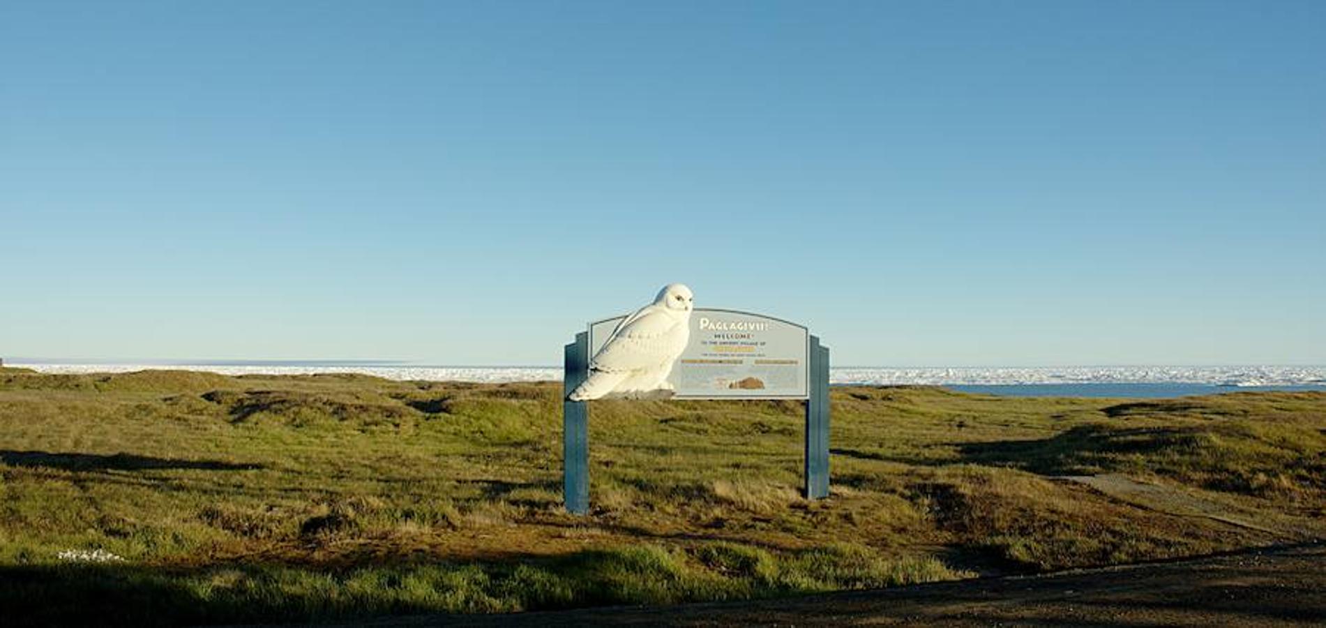 En Utqiagvik (Alaska) el sol permenecerá oculto y el Ártico congelado durante los próximos dos meses. Los 4.000 pobladores de este municipio, cuyo nombre en inglés es Barrow, tendrán que afrontar un crudo invierno. En este remoto paraje las temperaturas oscilan entre los -5ºC y los -22ºC cuando se esfuma la radiación solar.