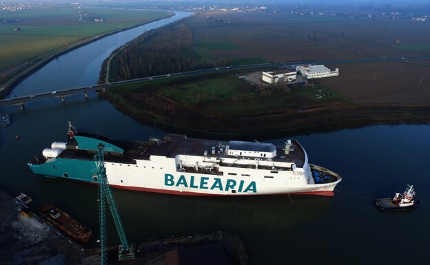 Baleària pone a flote el 'Marie Curie', el segundo de sus ferries a gas natural licuado en construcción