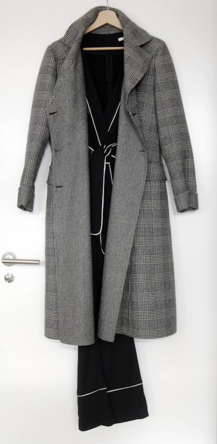 Ana es una mujer con carácter, extrovertida y bastante segura de sí misma. Los días en que se despierta con el ánimo más bajo, recurre a ropa favorecedora para subir la autoestima. «Si me levanto plof elijo un vestidazo rojo con tacón que me haga sentir poderosa». Su estilo es contemporáneo pero salpicado de tendencias. «Me encanta la moda e intento estar siempre a la última, aunque adapto las tendencias a mi estilo y sólo escojo aquello con lo que me siento identificada y cómoda».