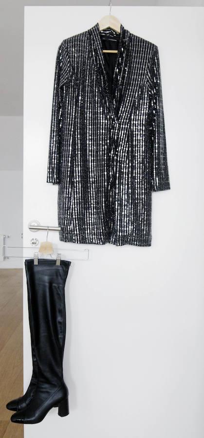 Ana es una mujer con carácter, extrovertida y bastante segura de sí misma. Los días en que se despierta con el ánimo más bajo, recurre a ropa favorecedora para subir la autoestima. «Si me levanto plof elijo un vestidazo rojo con tacón que me haga sentir poderosa». Su estilo es contemporáneo pero salpicado de tendencias. «Me encanta la moda e intento estar siempre a la última, aunque adapto las tendencias a mi estilo y sólo escojo aquello con lo que me siento identificada y cómoda».