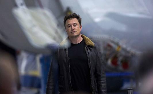 Elon Musk, en su emrpesa SpaceX.