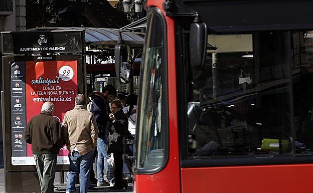 La circulación de autobuses de la EMT en la plaza de Brujas volverá este viernes a la normalidad