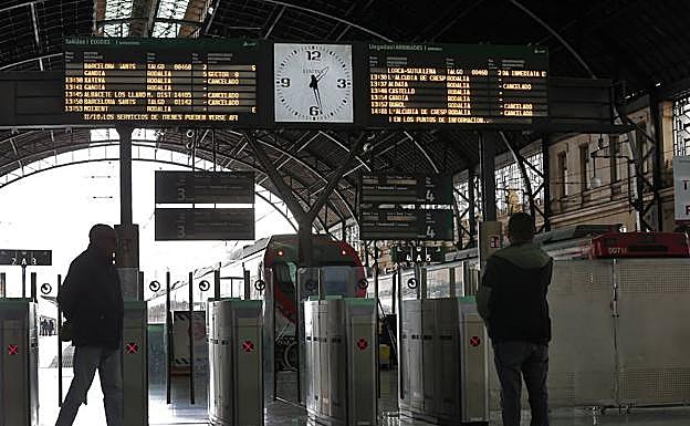Una fisura en la vía provoca retrasos en varios trenes, entre ellos uno con destino Valencia y Alicante