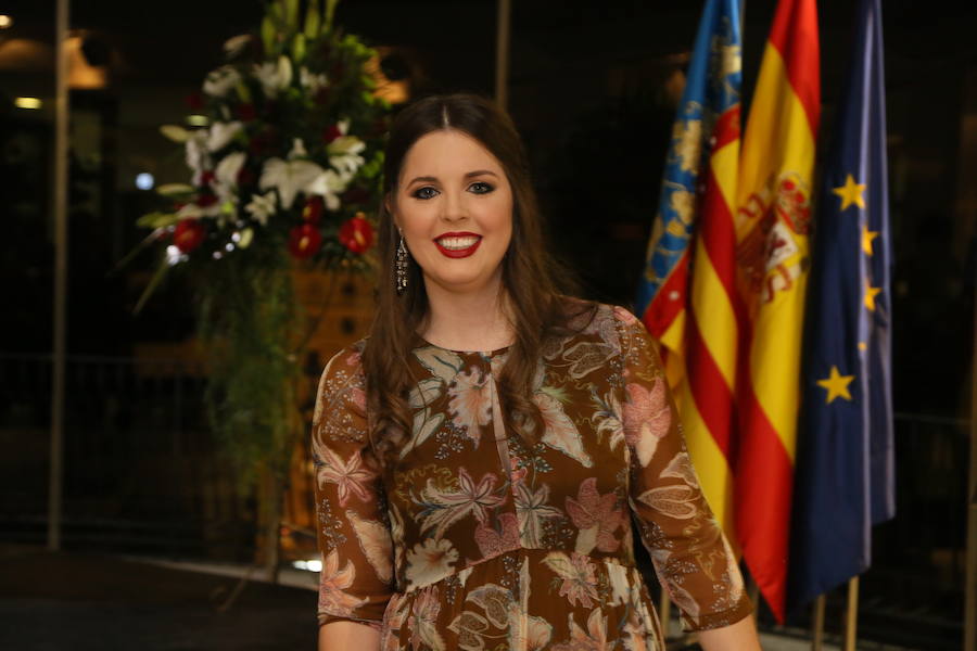 Una joven con las ideas claras, con valores muy arraigados en defensa de las tradiciones valencianas y con mucha ilusión por representar a Lo Rat Penat. Así es María Chaqués Vöhringer, la regina de la CXXXV edición dels Jocs Florals.