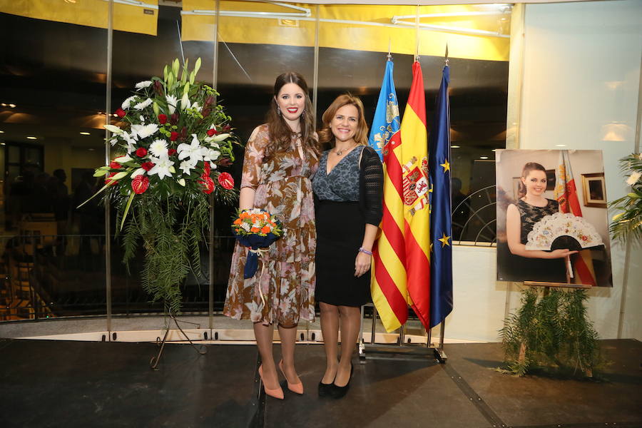 Una joven con las ideas claras, con valores muy arraigados en defensa de las tradiciones valencianas y con mucha ilusión por representar a Lo Rat Penat. Así es María Chaqués Vöhringer, la regina de la CXXXV edición dels Jocs Florals.