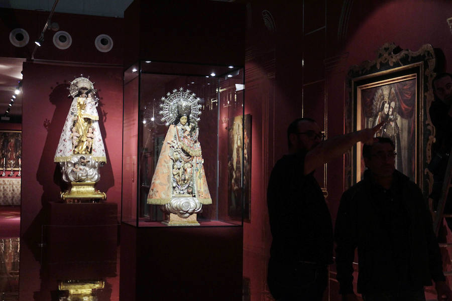 El Museu Valencià de la Il·lustració i la Modernitat (MuVIM) ha recopilado en un ciclo expositivo la historia social y cultural de la 'Mare de Déu dels Desemparats', en «una de las exposiciones más ambiciosas de sus 17 años de existencia» que reflexiona sobre su contribución a la memoria colectiva; sobre una devoción que tiene «empatía con los desamparados de toda clase y condición»; y en cómo la «secularización no ha matado la religión, sino que la ha transformado». 'Mare de Déu dels Desamparats' condensa 600 siglos de historia de la patrona de València en tres muestras que «ocupan la mayor parte de los espacios del museo dedicados a exposiciones temporales», desde la creación de la medieval 'Lloable Confraria de Nostra Dona Sancta Maria dels Ignoscens' hasta la actualidad. En ella, se pueden ver piezas pertenecientes a colecciones particulares y de instituciones como el MuMA, que se traducen en «salas con gran riqueza de patrimonio histórico».