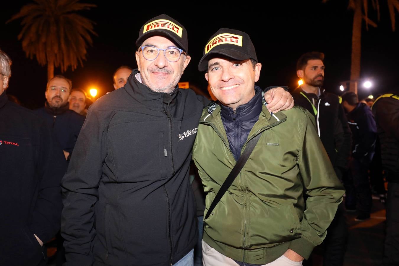 El XIX Rally Ciudad de Valencia ha arrancado este viernes con una salida neutralizada desde las Torres de Serranos.