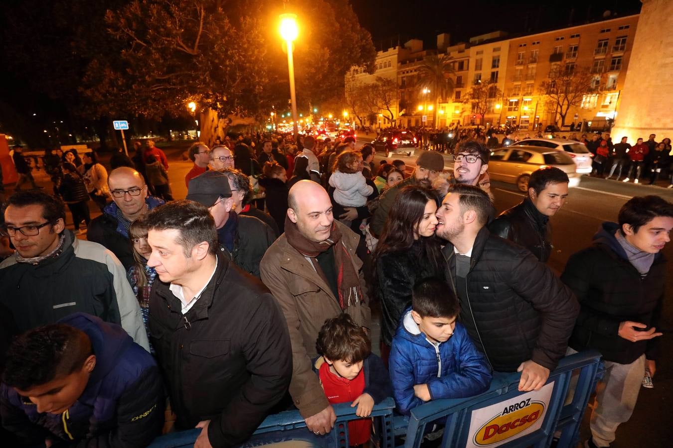 El XIX Rally Ciudad de Valencia ha arrancado este viernes con una salida neutralizada desde las Torres de Serranos.