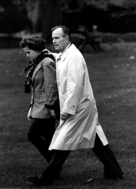 George W. Bush junto a su hija Dorthey Koch.