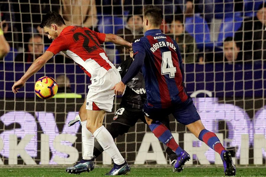 Estas son las mejores imágenes del partido de la jornada 14 de LaLiga en el Ciutat de València