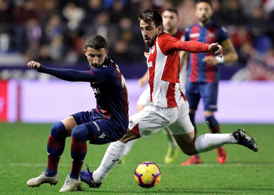 Estas son las mejores imágenes del partido de la jornada 14 de LaLiga en el Ciutat de València