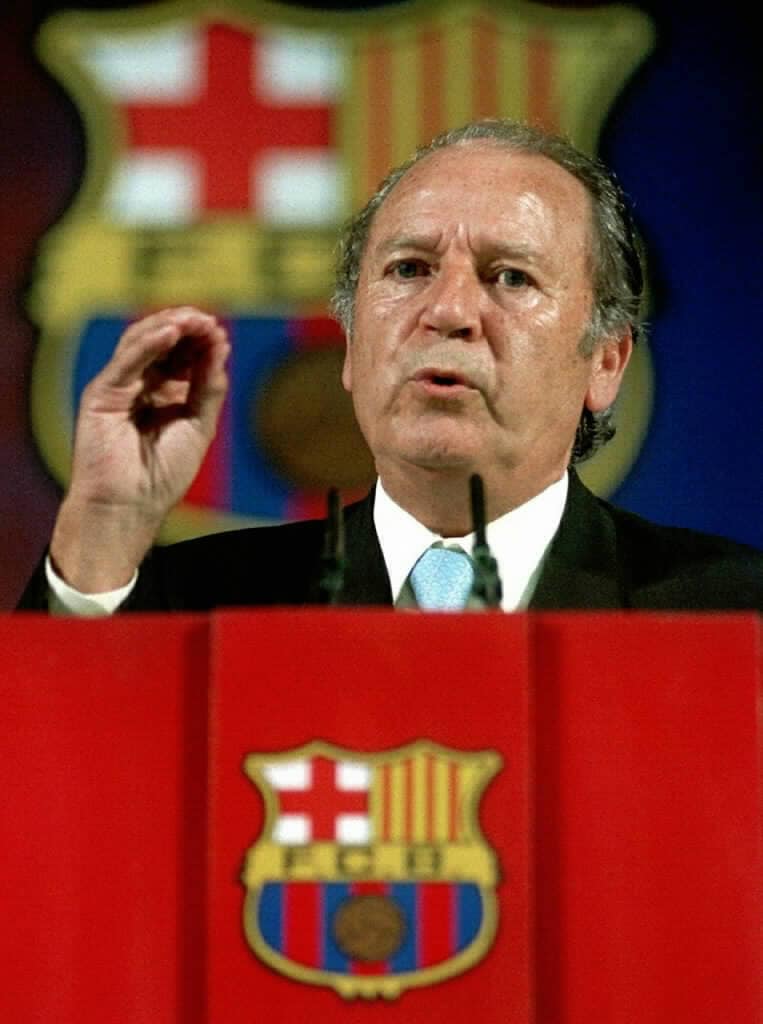 10: Núñez en una intervención de la asamblea de compromisarios del Barcelona (1998)