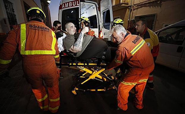 Imagen principal - Teo dice adiós al hospital y a 100 kilos