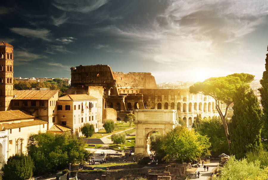 7. ROMA. Un museo al aire libre, con impresionantes monumentos y restos arqueológicos. Los vestigios del Imperio Romano copan cada rincón. Es, además, el centro del catolicismo, contando con decenas de iglesias cristianas y un Estado propio: el Vaticano. 7,3 millones de viajeros recorrieron la llamada ciudad eterna durante el último año. 