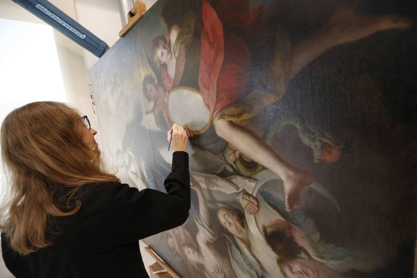 Retoques sobre la obra de José Vergara, 'Inmaculada Concepción'. en el Museo de Bellas Artes de Valencia.