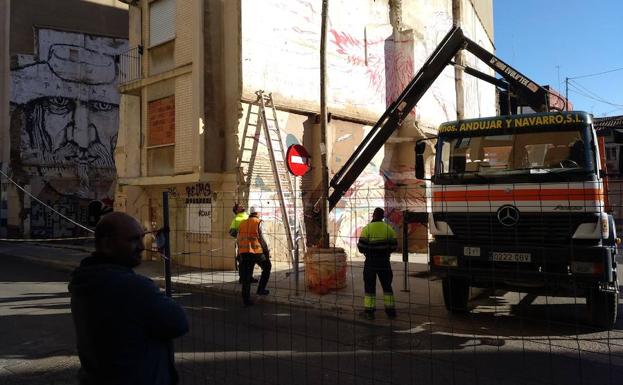 Trabajos de derribo en el Cabanyal