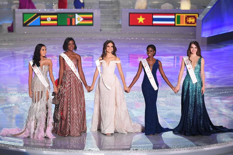 La modelo mexicana Vanessa Ponce de León, de 26 años, se coronó esta noche Miss Mundo en la sexagésimo octava edición del certamen, celebrada en la ciudad tropical china de Sanya, logrando así la primera corona para su país. La guanajuatense se impuso en una disputada ronda final a la tailandesa Nicolene Pichapa Limunskan, que terminó segunda, y a las aspirantes de Bielorrusia, Jamaica y Uganda. «Usaré mi reinado para seguir haciendo lo mismo que hago desde hace tres años, es decir, seguir siendo un ejemplo, porque todos podemos ser un ejemplo. El mundo necesita un cambio y ayudar no es tan difícil», comentó la modelo mexicana al recibir la corona.