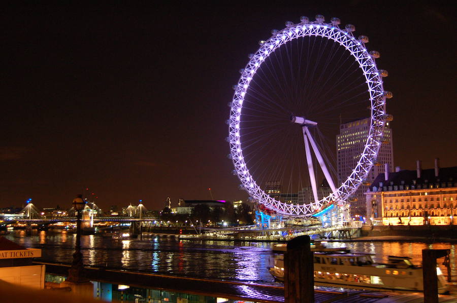 1. LONDRES. Fascinarse ante el Big Ben, contemplar el mundo a tus pies desde el London Eye o presenciar el Cambio de Guardia frente al Palacio de Buckingham. Con más de 20 millones de visitantes al año, no hay quien la desbanque del trono. Sus tiendas, pubs y la multiculturalidad seducen a todo el que la descubre.