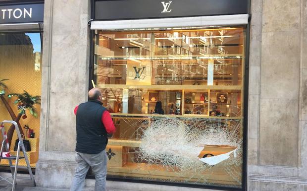 Robo en la tienda de Louis Vuitton