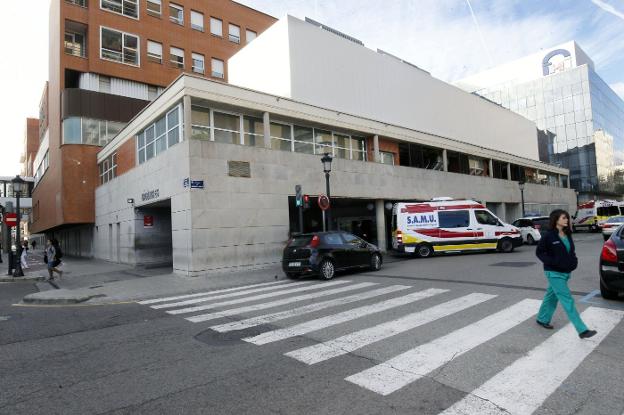 Una máquina del Clínico averiada obliga a derivar a 15 enfermos al día