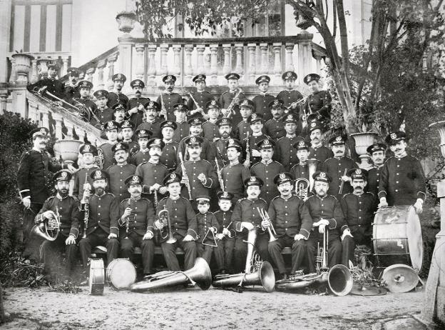 La banda de la Societat Musical Nova d'Alcoi en 1908. 