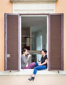 Imagen secundaria 2 - Algunos de los anfitriones de Barcelona que han ofrecido cenas o comidas en sus casas.