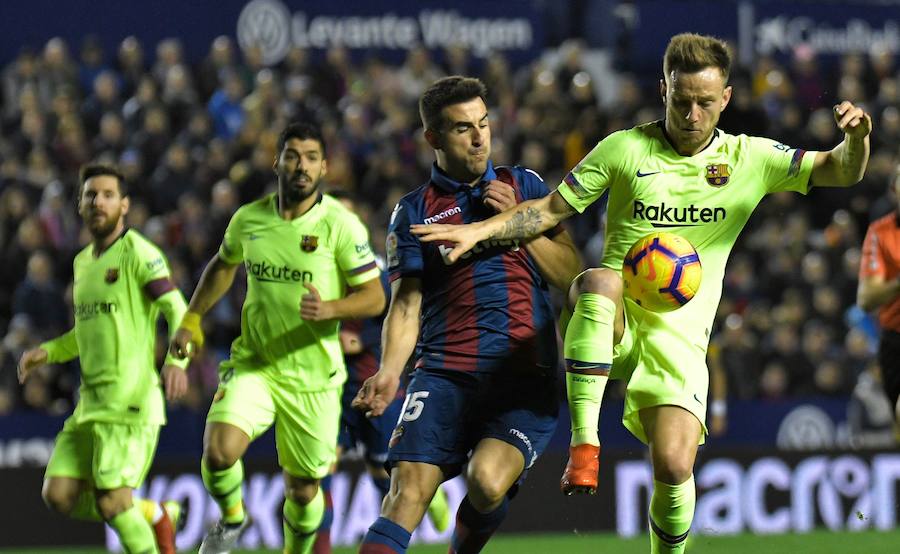 Estas son las fotos que deja el partidazo de la jornada 16 de LaLiga en el Ciutat de València