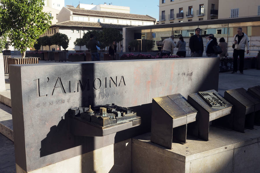 Uno de los mejores centros arquológicos de Europa padece los efectos del abandono por parte del Ayuntamiento desde su inauguración hace una década, lo que ha obligado a retirar piezas de la exposición.