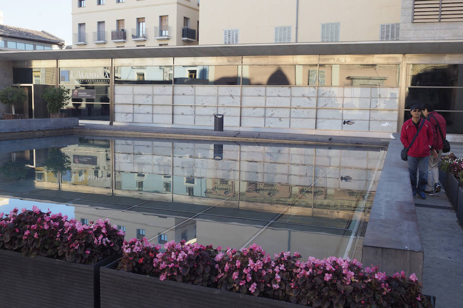 Uno de los mejores centros arquológicos de Europa padece los efectos del abandono por parte del Ayuntamiento desde su inauguración hace una década, lo que ha obligado a retirar piezas de la exposición.