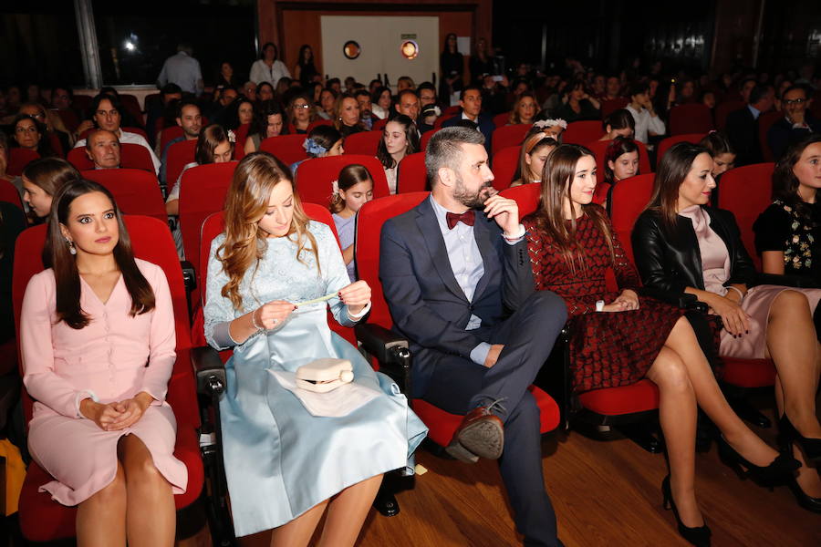 Fotos: Fiesta de despedida de Daniela con pulseras de colores al ritmo de la música