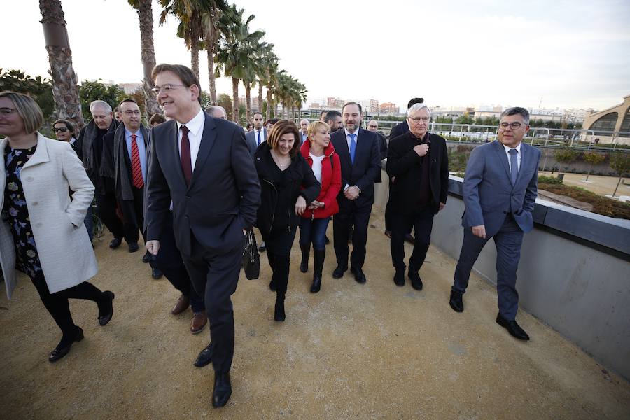 Desde las 9 horas de la mañana de este lunes los valencianos ya pueden disfrutar de este nuevo espacio verde que esperan desde hace 15 años. En total, más de 100.000 metros cuadrados, con un millar de árboles y zonas para niños y perros.