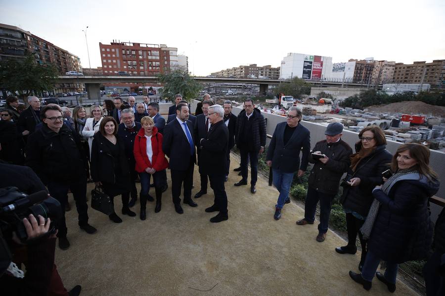 Desde las 9 horas de la mañana de este lunes los valencianos ya pueden disfrutar de este nuevo espacio verde que esperan desde hace 15 años. En total, más de 100.000 metros cuadrados, con un millar de árboles y zonas para niños y perros.