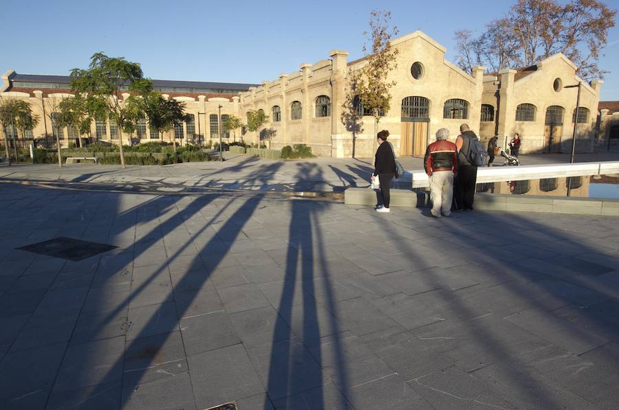 Desde las 9 horas de la mañana de este lunes los valencianos ya pueden disfrutar de este nuevo espacio verde que esperan desde hace 15 años. En total, más de 100.000 metros cuadrados, con un millar de árboles y zonas para niños y perros.