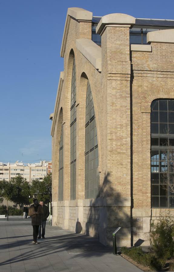 Desde las 9 horas de la mañana de este lunes los valencianos ya pueden disfrutar de este nuevo espacio verde que esperan desde hace 15 años. En total, más de 100.000 metros cuadrados, con un millar de árboles y zonas para niños y perros.