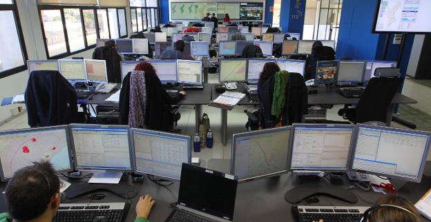 Sala del 112 en el Centro de Emergencias de l'Eliana. 