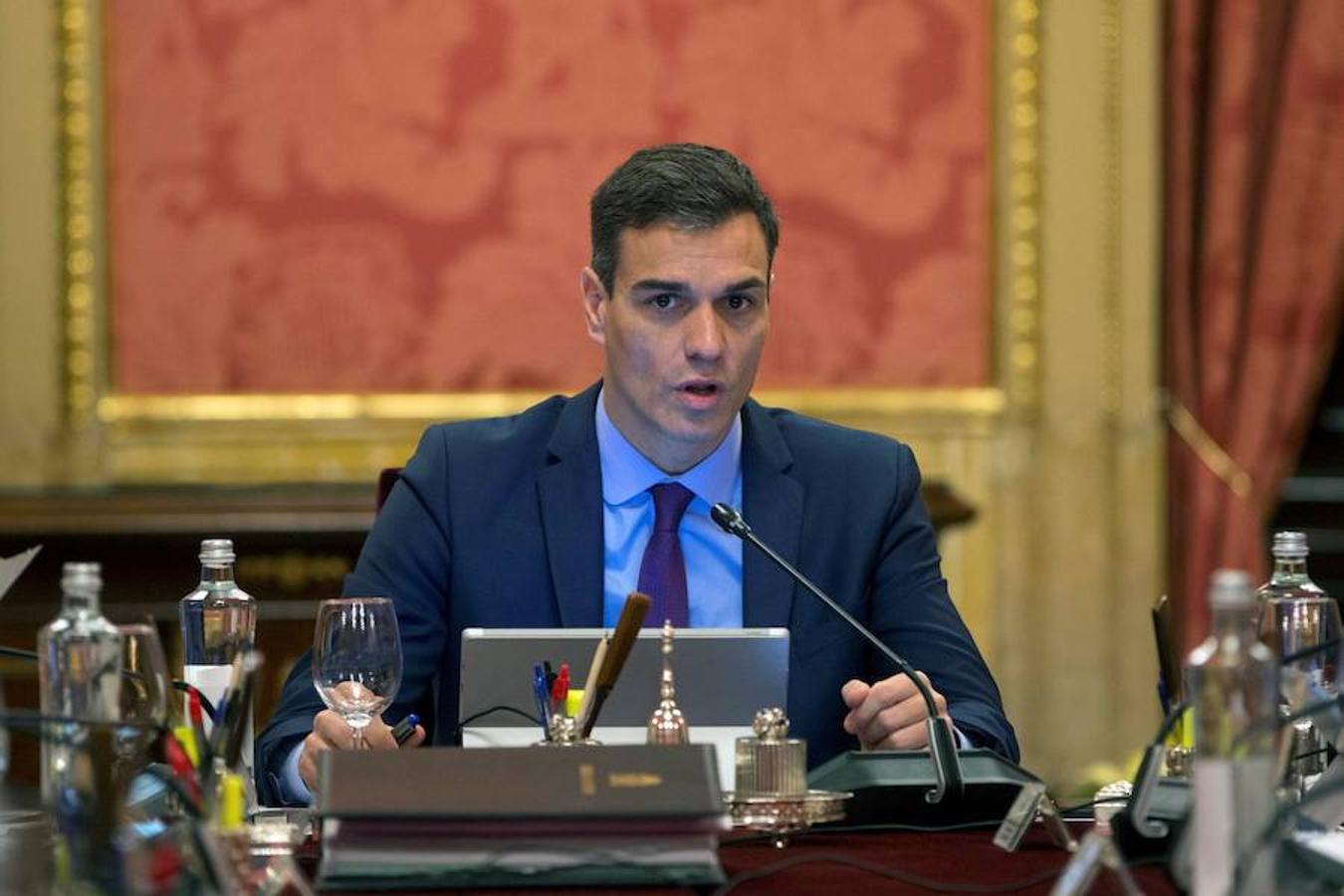 El presidente del Gobierno, Pedro Sánchez, preside este viernes el Consejo de Ministros en la Llotja de Mar de Barcelona. La ciudad condal vive una jornada de concentraciones y protestas de la mano de los CDR.