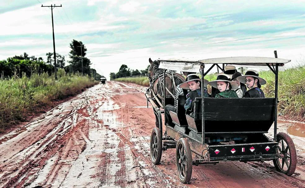 La comunidad menonita de Paraguay vive anclada en el pasado. No tienen lejos la civilización, pero la han hecho inaccesible