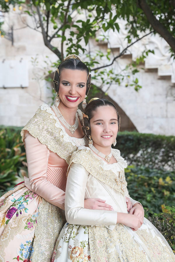 Fotos: La felicitación navideña de las falleras mayores de Valencia 2019