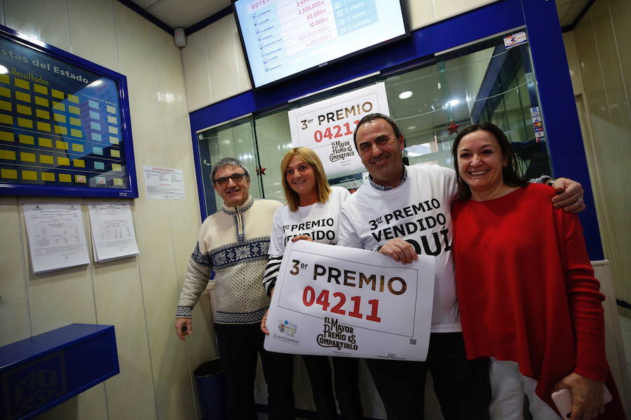 Celebración del tercer premio en Catarroja