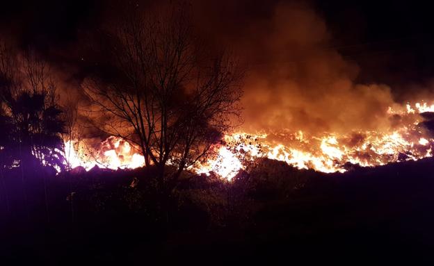 Un incendio destruye una fábrica en Sollana